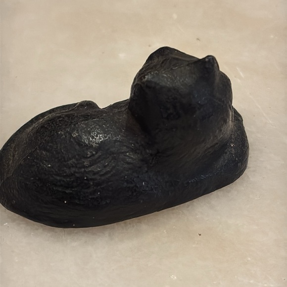 Cast iron cat paperweight - Picture 2 of 5